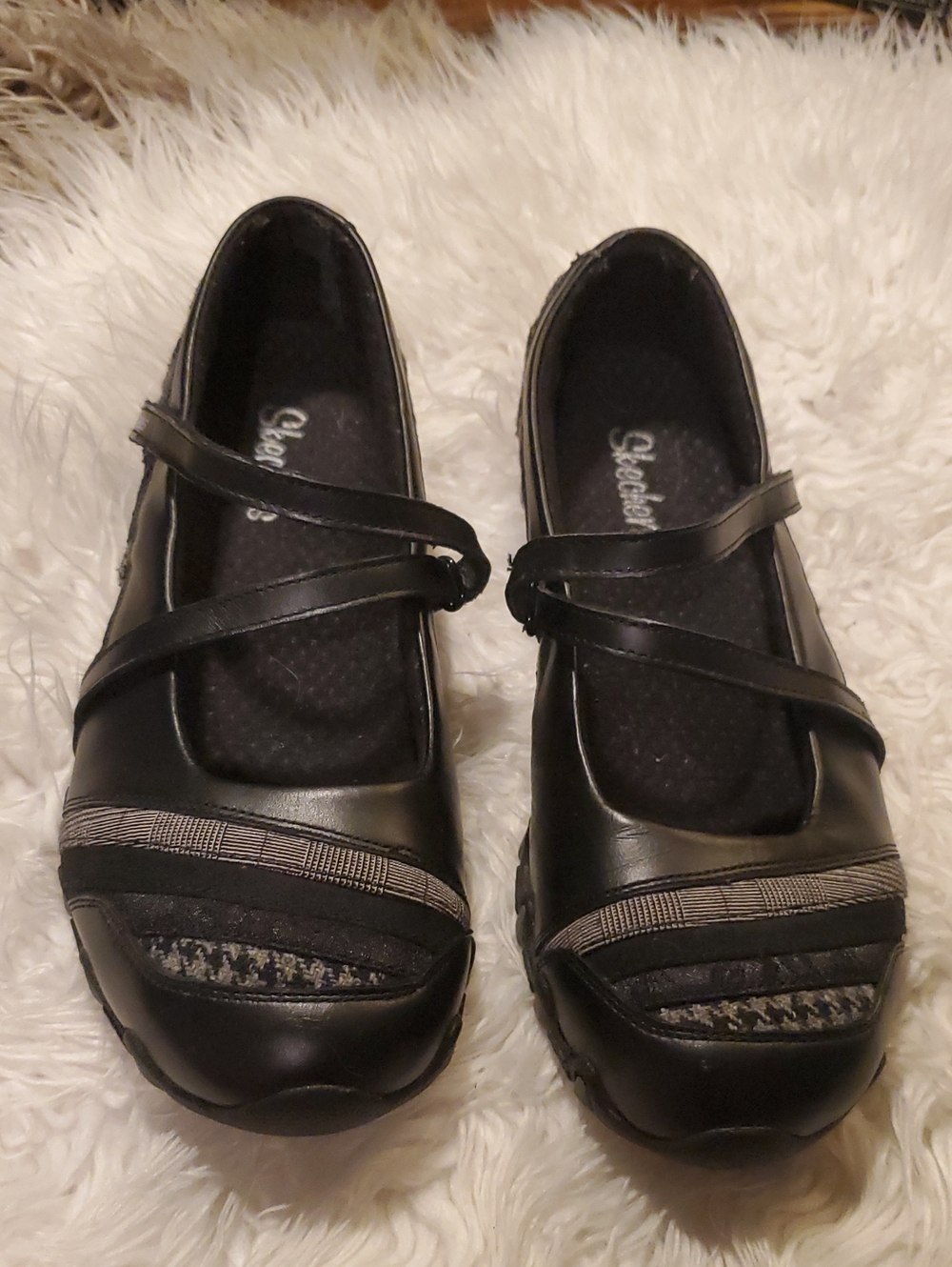 Skechers Black Cross-Strap Quilted Toe Flats
